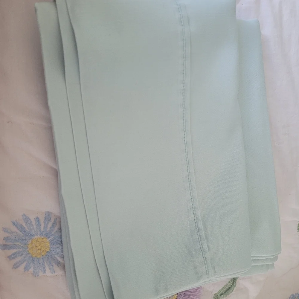 Queen Flat Sheet and 2 Standart pillow cases